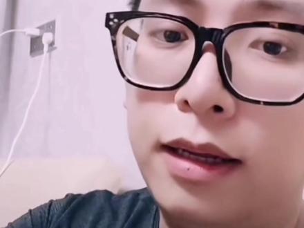 这几天抖音关注方面发现的问题,关注的抖音好友这方面自动取消关注了,如果不是朋友问我,我都不知道这事,希望看到的朋友被自动取关的朋友请谅解!