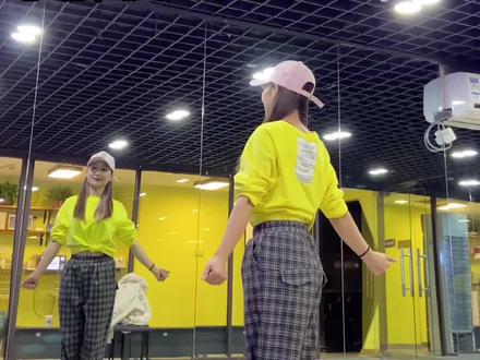 #凤舞九天慢动作分解 最近很🔥,跳起来😄#零基础学舞蹈 #凤舞九天舞蹈大赛 @抖音小助手