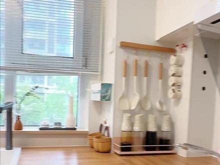 4㎡小厨房秒变 8㎡!全靠这个收纳神器✨ 之前烟灶下拉篮收纳餐具,一到南方梅雨季就发霉发臭💔
直到被安利了康宝巨量消毒柜 230 系列!
3 门 4 层巨无霸容量🤩
能塞下 100 + 件餐具❗️
筷勺 / 宝宝餐盘 / 饭碗 / 碟盘分层收纳👍
连大锅都能竖放✔️
100℃热风 + 紫外线双消杀
二星消毒,杀菌率 99.999%
给娃用的餐具终于能放心啦~
内里全优质不锈钢 + 一体式板架
耐造又好打理👌
775mm 高度刚好嵌入橱柜
小户型厨房不占地!
洗完碗直接放进去超省心
618 抄作业!厨房小、餐具多的姐妹快冲💥
#消毒柜 #康宝消毒柜 #康宝巨量消毒柜 #消毒柜推荐 #嵌入式消毒柜