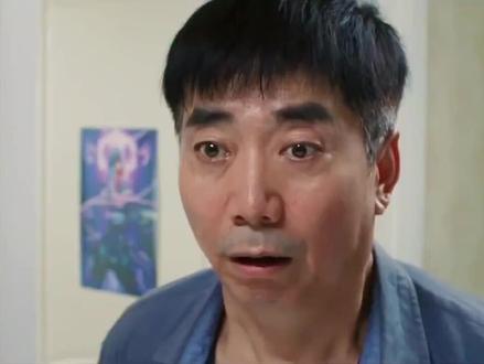 父亲进城找儿子,却迎面撞到了儿子的女室友… #六月夏初 #因为一个片段看了整部剧 #我的观影报告 #关注我一起追剧 #精彩片段