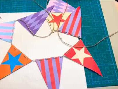 #圣诞手工 #生日装饰 三角彩旗,装饰起来吧!#手工diy #折纸 @抖音小助手