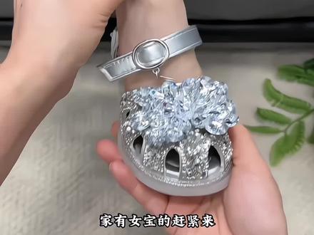 哪个小可爱能拒绝这公主鞋啊!!!#布灵布灵亮闪闪鞋子 #女童凉鞋公主鞋 #闪钻水晶鞋 #梦寐以求的水晶鞋#水晶鞋公主鞋
