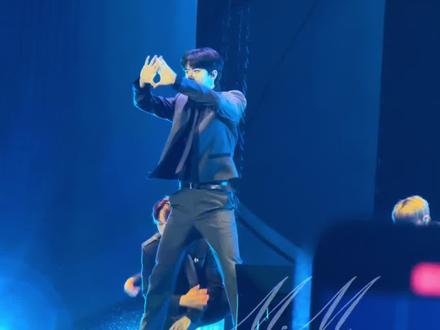 Wuli世勋的《咆哮》直拍来啦~
#吴世勋 #exofm见面会 #exo #舞台演出现场