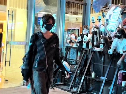 5.7王橹杰下班 让我们一起成为他的底气吧