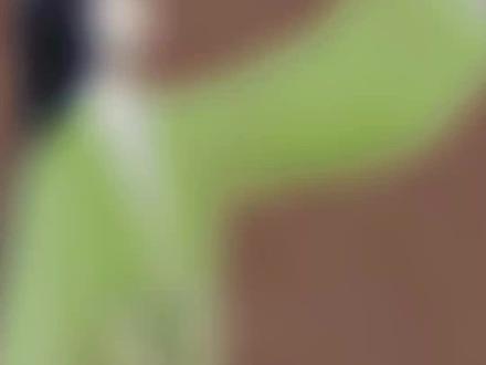 我夫君陈榆当众宣布要娶我的庶姐为平妻时,所有人都劝我要大度。
我说:「要么就纳她为妾,要么就和离。平妻,想都别想。」
婆婆冷冷地说:「你嫁过来三年有余,仍然膝下无子,已是犯七出,没有给你一纸休书,是我陈家仁慈。如今不过是要抬大李氏为平妻,你却不依不饶,真是不知好歹。」
我堂堂李家嫡女,嫁入陈家为正妻,如今却落于庶女之后,被称为陈妇小李氏。
陈家还真是不顾伦常,我在心里冷笑连连。
庶姐此时在一旁泫然若泣,哽咽道:「都是我的错,若不是我,就不会惹得妹妹不开心,搞得家宅不宁。榆郎,算了吧,我即刻收拾行李,离开陈家。」
庶姐同她的生母刘姨娘生得十分相像,杏眼桃腮娇姿妩媚,很是惹人怜爱。
陈榆心疼地看着她:「你离开陈家又能去哪里?回靳州郑家那个吃人不吐骨头的地方?」
当初,郑家公子与庶姐成亲不到两年,便突发疾病撒手人寰。
我庶姐婚后新寡,郑家也没多为难她,等她守孝一年期满后,便放她归了家。
可不知怎的,庶姐回来后,周围却传闻郑家磋磨虐.待寡媳,庶姐也不做回应,每次现身都是胆怯软懦的模样,于是人们对于这个传闻更加深信不疑,对庶姐也颇多同情。
庶姐回来后并没有深居简出,而是时常到陈家来拜访我。
对于庶姐在陈家的蹦跶,我也睁只眼闭只眼,她时常当着陈榆的面夸我好福气,嫁了好人家。
殊不知这福气,可不是人人都消受得起的。
毫不夸张地说,如今我的全部身家加起来比我亲爹还要多。
因为我反对陈榆娶平妻,他对我十分冷淡,一连数日都宿在了书房,大有我不松口就与我老死不相见的架势。
听说庶姐每日都做好消夜送去书房,一去就两三个时辰,有时离开时天都大亮了。
庶姐确实是好手段。
直到那日,不露面的陈榆现身了,身后跟着楚楚可怜的庶姐。
我手中的冰糖血燕是吴管事特地从陇南带回来的,加了东海的大丹珍珠磨粉熬制成,如今吃着也没啥味了。
我放下碗擦擦嘴,好整以暇地看着二人。
就见庶姐二话不说,上前来就给我跪下。
「我知道妹妹心里不痛快。我并不想与妹妹争妻室之位,可榆郎与我实是真心实意两情相悦,只要能与榆郎长相厮守,我可以给妹妹做牛做马,绝不僭越半步。」
我冷笑连连。
陈榆眼神狠厉的着我:「你到底想怎样?」
我冷漠道:「我说了,我只要和离。」
——《莫劝大度》#小说推文 #古言 #宝藏小说 #文荒推荐 #每日小说