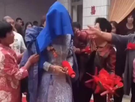 新婚大喜,为何盖蓝盖头?