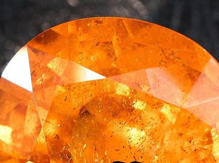 中国最大的芬达石!#珠宝 #珠宝首饰 #彩色宝石 #彩宝 #芬达石 #石榴石