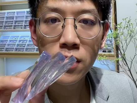很多眼镜店只说要不要用薄的镜片,但到底差距在哪里呢?薄到什么程度呢?今天给大家来个直观的对比,关注我每日分享眼镜的日常哦#苏州眼镜店 #苏州世茂店 #营业中 #镜片 #镜片折射率 #高度近视