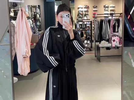 三叶草限定花苞套装现货来袭~#adidas西湖#ootd穿搭#初春穿搭 #明星同款#花苞裤