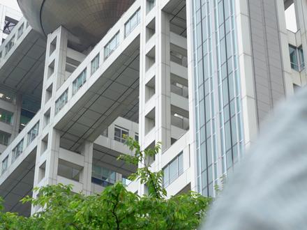 哨声一响,帽子飞起,我们的故事还在继续 小时候放学后我哪都不去,只想赶紧冲回家
只为了赶上看电视里播放的动画
虽然没能成为被选召的孩子
但没想到有一天,我可以亲自走到故事曾经出现的场景里
御台场、电视台、海滨公园,站在和动漫一模一样的地方,我好像真的能触碰到那个世界
·
一晃20多年,数码宝贝已经出了N季
我也许也没有了无限大的梦想
但仍然很感谢数码宝贝曾经陪伴过小时候那个对世界充满想象的我们
·
太一跟亚古兽总是第一个进化,因为做事得先拿出勇气
啊武跟天使兽总是最后才进化,是因为即便到最后依然要怀抱希望
·
每当哨声一响,帽子飞起,我们的故事就还在继续...
#机位天才已就位 #数码宝贝 #数码宝贝圣地巡礼 #青年创作者扶持计划 #日本旅行