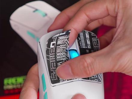 容易出手汗的朋友,试试鼠标里的防滑贴#rog外设 #数码科技#鼠标#rog#龙鳞ace