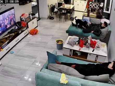 沙发变卡座#还有这种操作 这样子看电视真舒服!#跟着抖音学