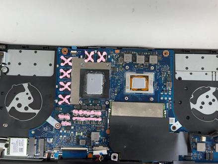 本院大四考研学弟拿来天选,喊我帮他清下灰换下相变片和导热凝胶,安排~#安徽大学 #安徽大学磬苑校区 #天选 #拆机 #清灰 @抖音小助手 @抖音创作者中心