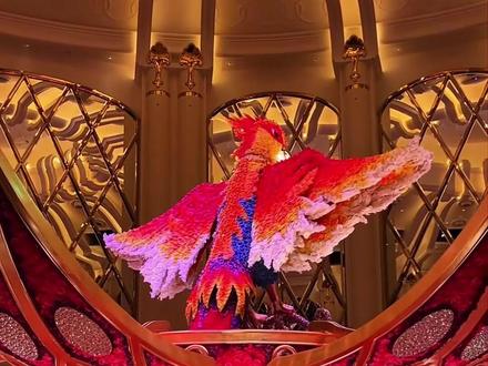 花费20亿打造的黄金树,98000片叶子都是纯金的