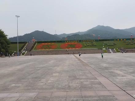 广东阳春市内最大的公园,就位于市中心,周边十分繁荣