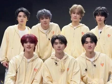 明明时团7个人全都入驻新平台,为何只有宋亚轩成功破圈?答案藏在他的业务能力和超强路人缘里#时代少年团 #宋亚轩 #丁程鑫 #娱乐评论大赏 #内容启发搜索