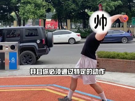 实心球是一个非常看天赋的项目,有的同学不练随便十几米,有的同学练一年也就七八米,所以如果实心球扔不远一定要找准训练的方向#成都中考体育#中考实心球#实心球满分技巧 #实心球