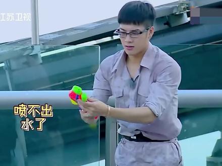 王嘉尔专治白敬亭:蠢萌举动笑趴众人,好脾气小白被气得直爆粗