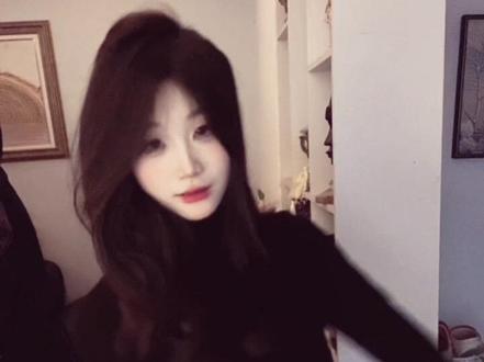 不敢回看 左顾右盼不自然的喜欢~#猫猫摇#舞蹈 yc:@弹力猫 @抖音热点#转场