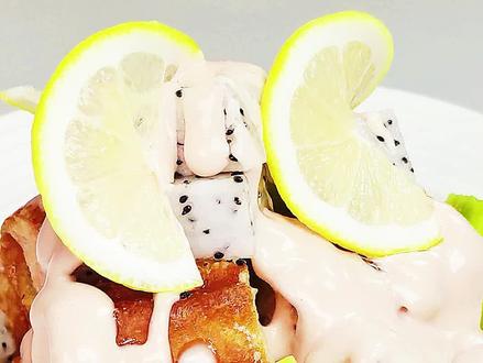 果律油条虾,果香浓郁,油条酥脆,虾肉鲜香。#油条虾 #抖音美食创作 @抖音小助手