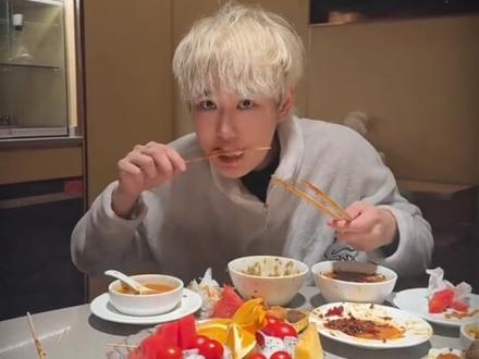 以前的羽哥VS现在的羽哥 #少羽 #以前vs现在 #少羽变好了 @不知名游戏主播 @抖音热点 #会火