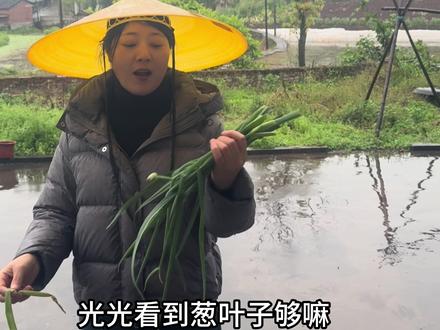 四川大叔娶的甘肃媳妇,今天有点不正常了#记录我的农村生活 #乡村生活 #原创视频