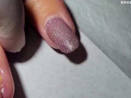 女人频繁做美甲导致差点截肢#纪录片