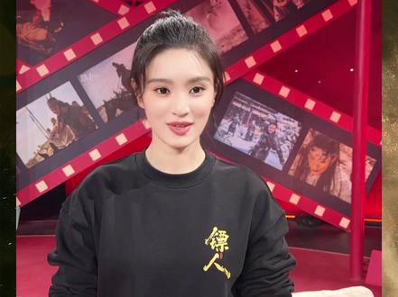 马孔多 ×《镖人》 阿妮扮演者:熊瑾怡 寄语每一个跑者拥有一往无前的勇气!大年初一,和《镖人》一起迎新年、闯新路。马孔多,为奔跑助力,为侠义加持!
@电影镖人(春节版
#马孔多 #镖人 #跑步就穿马孔多 #春节 #马年就穿马孔多