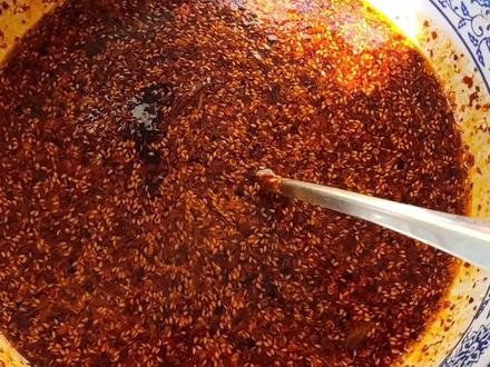 云南(糊辣椒油)正宗的做法,和普通辣椒油不一样,早餐店必备 #辣椒🌶 #地方特色美食 #辣椒油 #油泼辣子