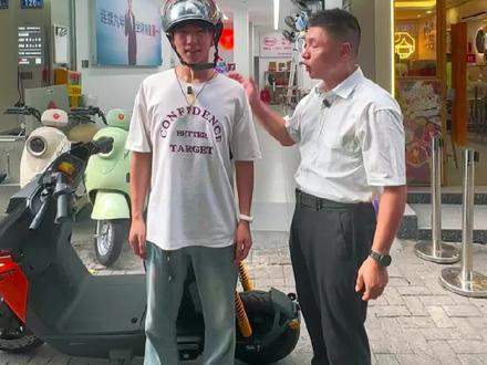 雅迪白鲨到底值不值得入手,今天带大家体验一下 #福州电动车#门店搞笑日常 #雅迪白鲨 #福州同城 #美好出行 @DOU+小助手