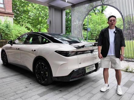 11万级纯电轿跑,入门就给你城区NOA,还全系配宁德时代电池 感受一下,极狐全新阿尔法S5#极狐阿尔法S5