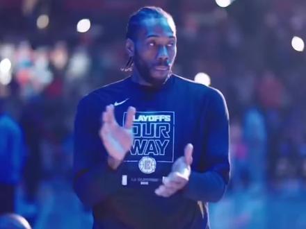 只要健康,他就是现役第一小前锋,甚至在NBA历史也能排得上前五。单场45分,最近五场场均四十分,从整个联盟嫌弃到香饽饽,他只用了5场比赛。你可以称呼伦纳德为诈骗犯,但是绝对不能说他菜。在NBA这个被数据、节奏和曝光度裹挟的时代,他是一种反潮流的存在。他不爱表达,不追热度,甚至常年缺席话题中心。可一旦他健康、站上球场,联盟对他的评价就会被迫重置。不是值不值合同,而是还能不能防住他。答案往往只有一个,防不住。过去这段时间,他用一波极具统治力的表现,完成了从被质疑、被调侃到被重新敬畏的转变#伦纳德#快船