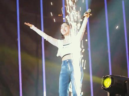 遇见→喜欢→习惯→相伴,为你梳妆,陪你扛难,组建小家,熬过几年,浪漫终成遗憾,听不见晚安,这一次,真的不想说再见。#完整版 #音乐