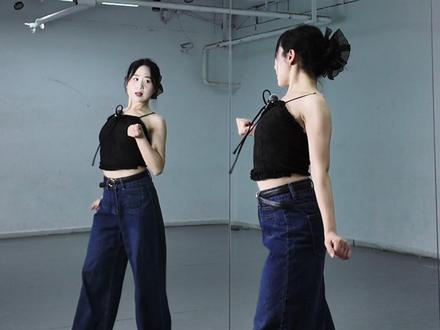 《香菜摇5》详细教学 #香菜摇5 #舞蹈教学 #抖音潮流舞蹈大赛 #卡点舞 #抖音热门舞蹈计划
完整版已更新完毕,橱窗领取课程