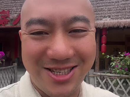 什么520,说白了就是资本拿250凑出来的烂节日!有节炒节,没节硬造节,变着法子绑架男人消费,攀比礼物、红包转账,把感情搞成交易,把真心逼成负担。认同的兄弟,掌声走一波!#孙猴子抬格子 #孙猴子柴火人家 #孙猴子柴火鸡 #宜昌宝藏美食 #宝藏美食打卡 @柴火人家孙猴子抬格子(桔城路店)官方号