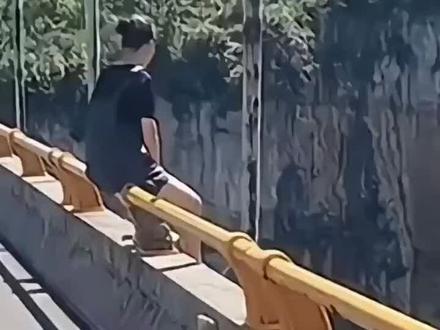 恳求老天来保佑
老家河桥平安桥