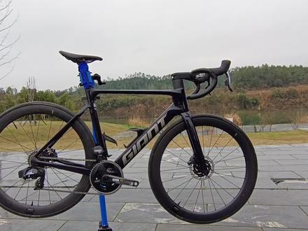 捷安特2023款propel adv pro 0,两个配置,你喜欢哪一个?
#捷安特 #propel#公路车