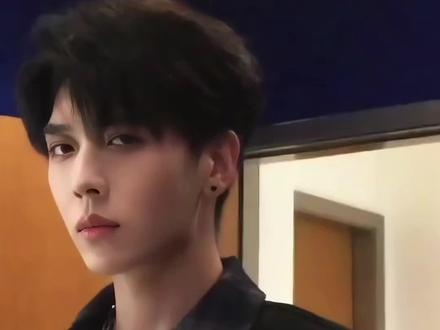 人夫感霸总秒变叛逆校霸?这个00后短剧男神的角色反差,直接封神!#卡戎 #强烈推荐 #短剧推荐 #短剧男主 #炽炀