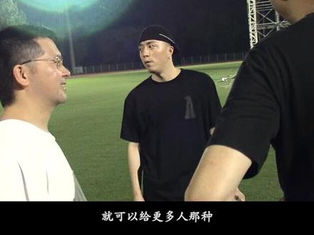 2021.7月我们在南京做了FullHouse音乐节
在高温和暴雨中满堂
三哥的镜头刚好记录了那两天的一些台前幕后花絮
感谢所有人让这场演出意义非凡
今年新一场的满堂又要来了
我们挑了个舒服的时间
约了个好地方
等@FullHouse满堂 公布