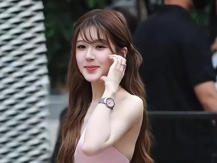 赵露思上海闺蜜见面会亮相!樱花粉裙似花仙子,被赞人间水蜜桃#赵露思粉色短裙礼服造型