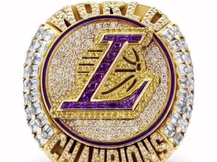 历史上最贵的最贵的总冠军戒指,价值千万#热门 #nba #总冠军戒指 #不要限制流量 #詹姆斯 #湖人 #科比