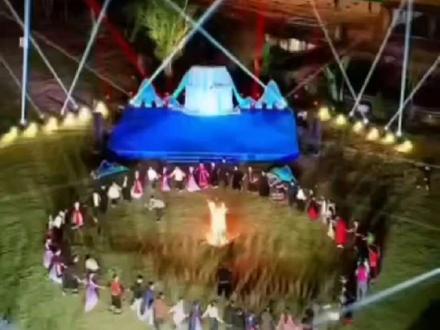 与辉同行粉丝们感谢广西政府商务部文旅带给的温暖👍🏻
与辉同行阅山河广西行第3️⃣天🎈
第2️⃣场烟花秀🎆+篝火晚会精彩🔥
炫舞绝美💃🏻手拉手欢笑中起舞💃🏻
欢快的旋律🎶璀璨的烟花🎆
大美广西👍🏻收官之夜🎆
崇左龙州县•天琴壮寨浪漫收官🎈
全程12分钟纯享完整版献给我们粉丝们留念❤️
——2026.01.30
#董宇辉 #与辉同行 #与辉同行广西行 #篝火晚会嗨起来 #烟花秀 @正能量 @上热门🔥🔥🔥