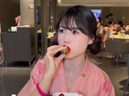 哇~不仅草莓🍓车厘子畅吃!还吃到啦榴莲自助!