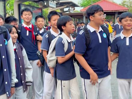 公交没来 恭喜先到 #抽象 #社恐 #初中生 #反转 #恭喜阿达