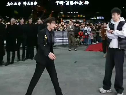 瑶瑶青梅竹马来了,看看龙浩天是怎么应对的🤔#龙浩天瑶瑶#龙浩天#精彩片段#直播录屏分享