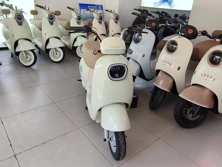 雅迪国标车DG6,轻便好骑,日行百里,值得推荐的雅迪电动车#值得推荐的电动车 #小明说车