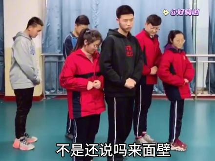 盘点万恶之源经典名梗出处,个个都是无法超越的名场面。 #万恶之源 #行走的表情包 #看一次笑一次 #搞笑剪辑 #名场面