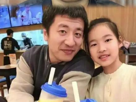 张雪峰走后,看他女儿张姩菡的抖音,一个小细节,直接看哭所有人