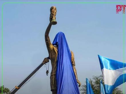 只有梅西才有的待遇,21米纯金雕塑看傻梅西