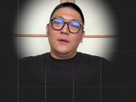 拆解拉夫威尔,10年增长74倍的秘密 拉夫威尔只要6折,二手市场,溢价一倍,六七百还抢不到。
同一个品牌,两套价格,这里面存在巨大的坑
也有品牌方能学到的东西。
今天我们来拆拉夫威尔,猫狗出行的类目第一。
只用10年,176万做到1.3亿,增长74倍。
日本限定款,1分钟抢光; 中国限定款,首秒销售额300万。
它做对了什么?做错了什么? 哪些我们可以借鉴哪些不能学
这期视频很长 今天讲透他#拉夫威尔 #狗狗 #市场营销 #宠物品牌 #商业思维